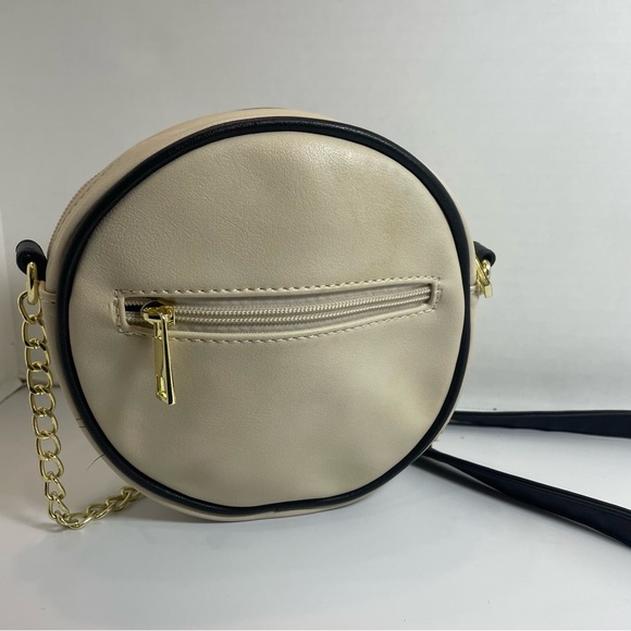OLIVIA MILLER ROUND SHAPED CAT THEME PURSE GOLD CHAIN & BLACK STRAP crossbody - Picture 3 of 11